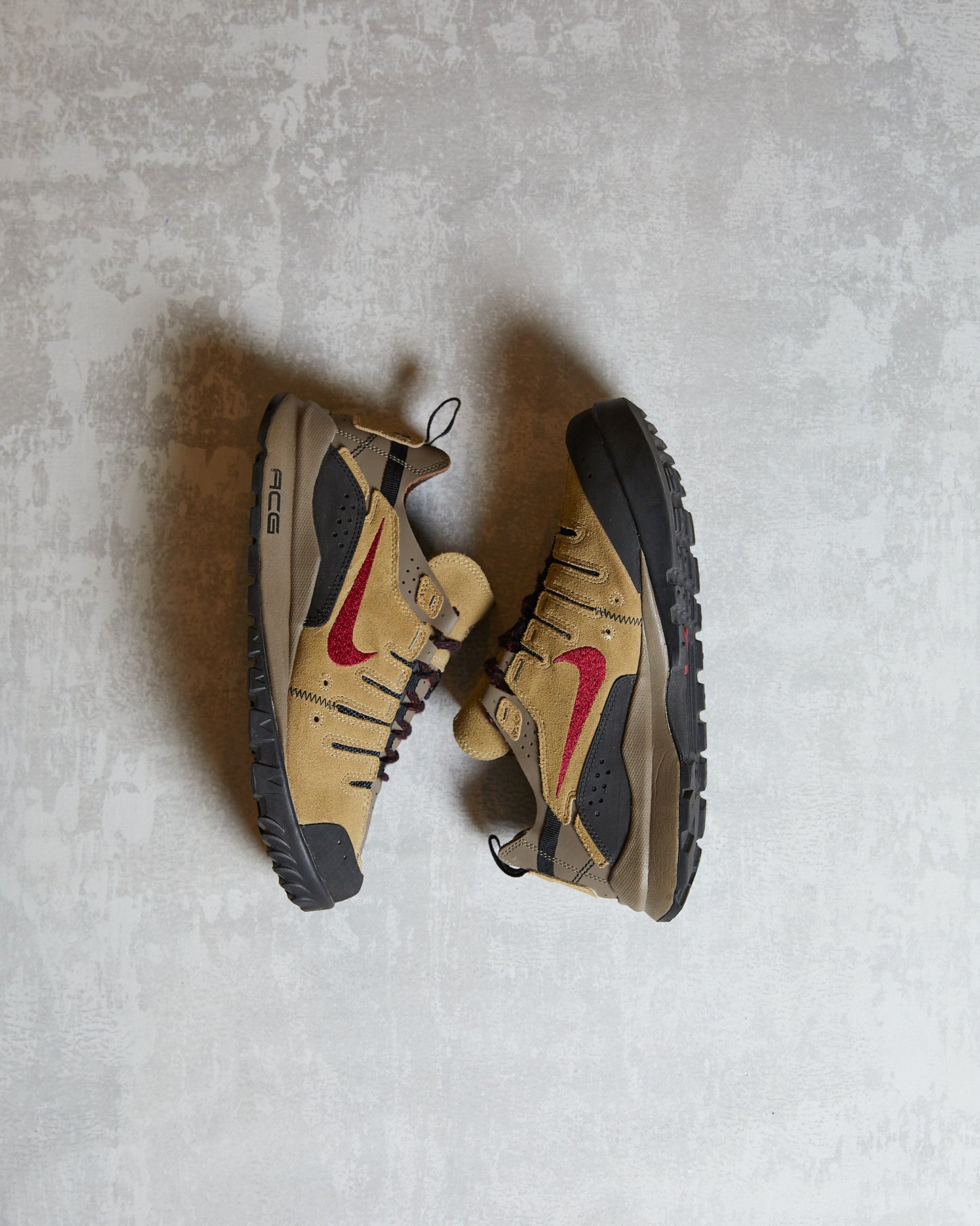 Nike ACG Trail Shoes (9.5) brown
