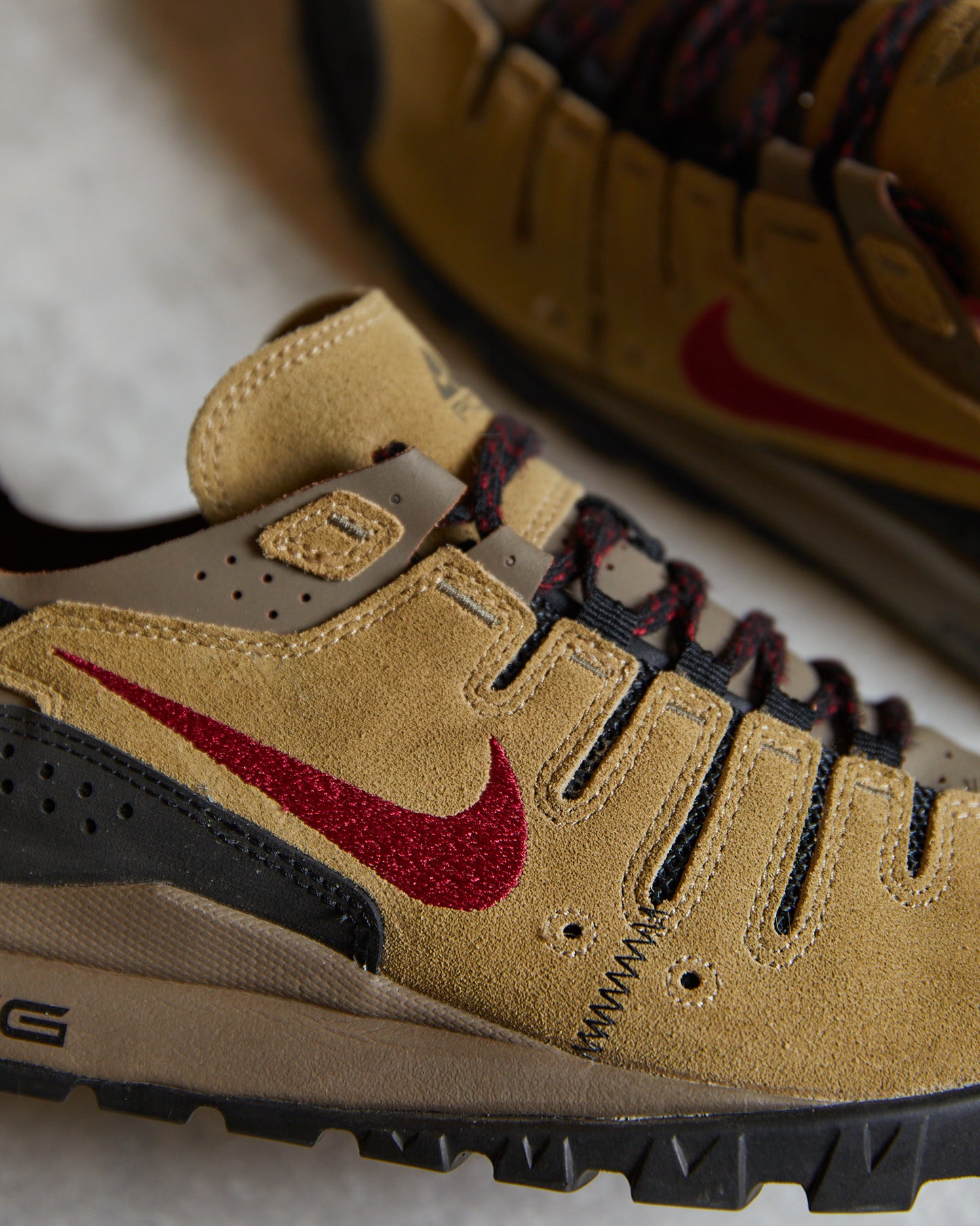 Nike ACG Trail Shoes (9.5) brown