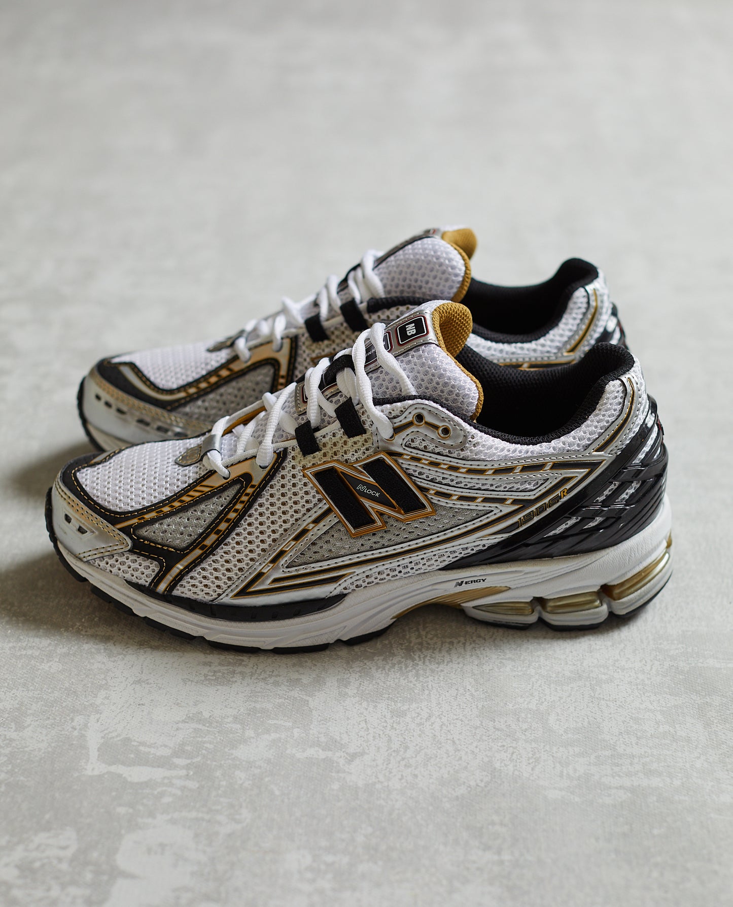 New Balance M1906RA (9.5) white black