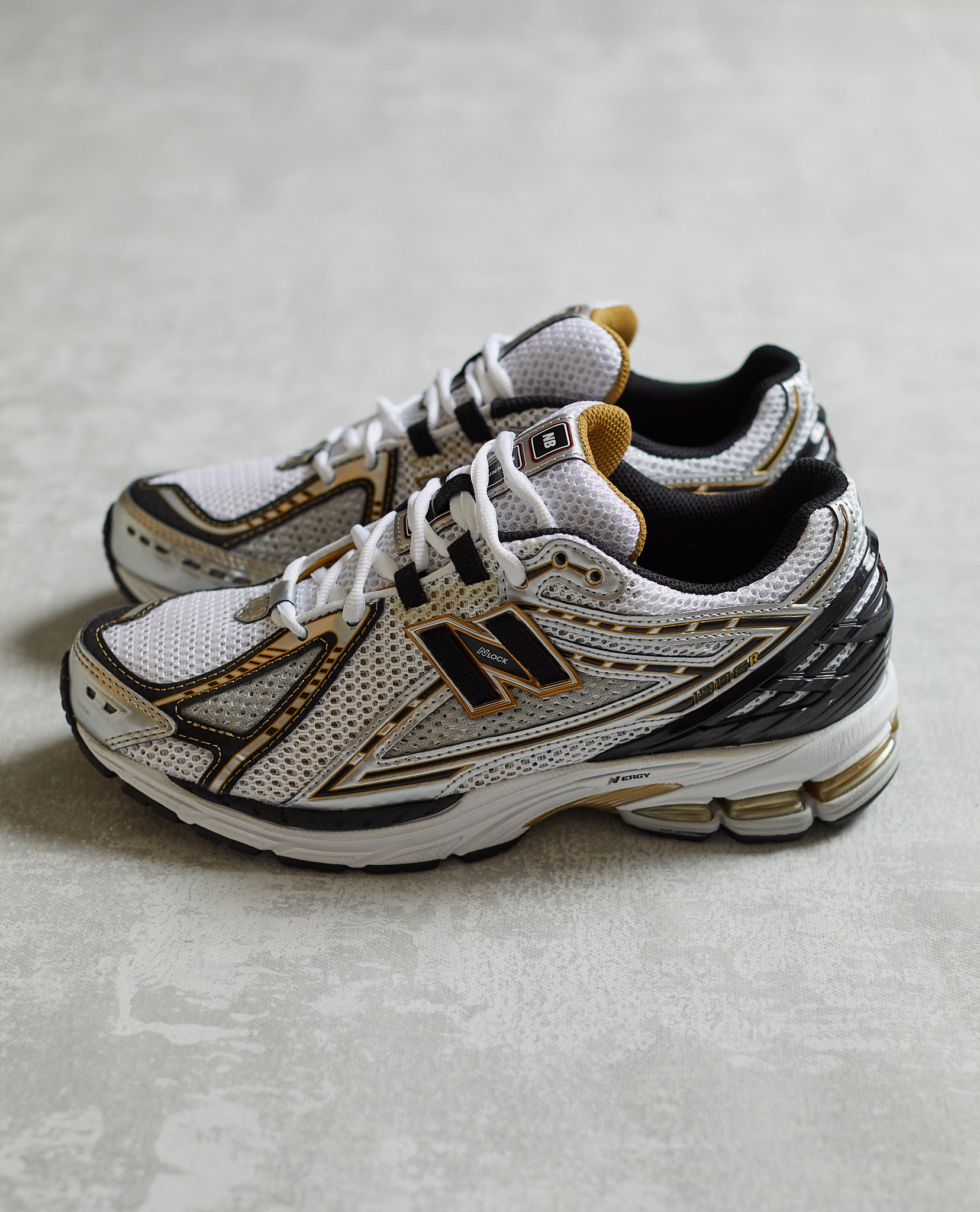 New Balance M1906RA (9.5) white black