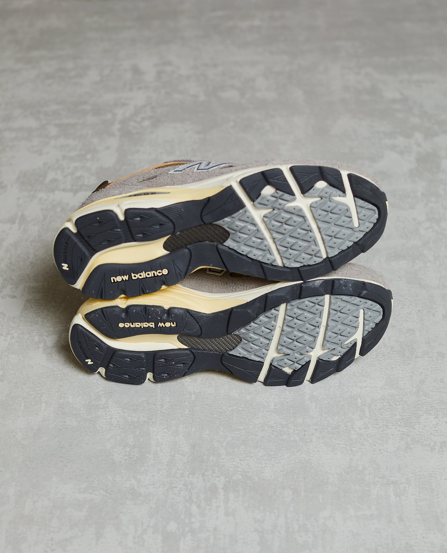 New Balance M990TG3 (9.5)