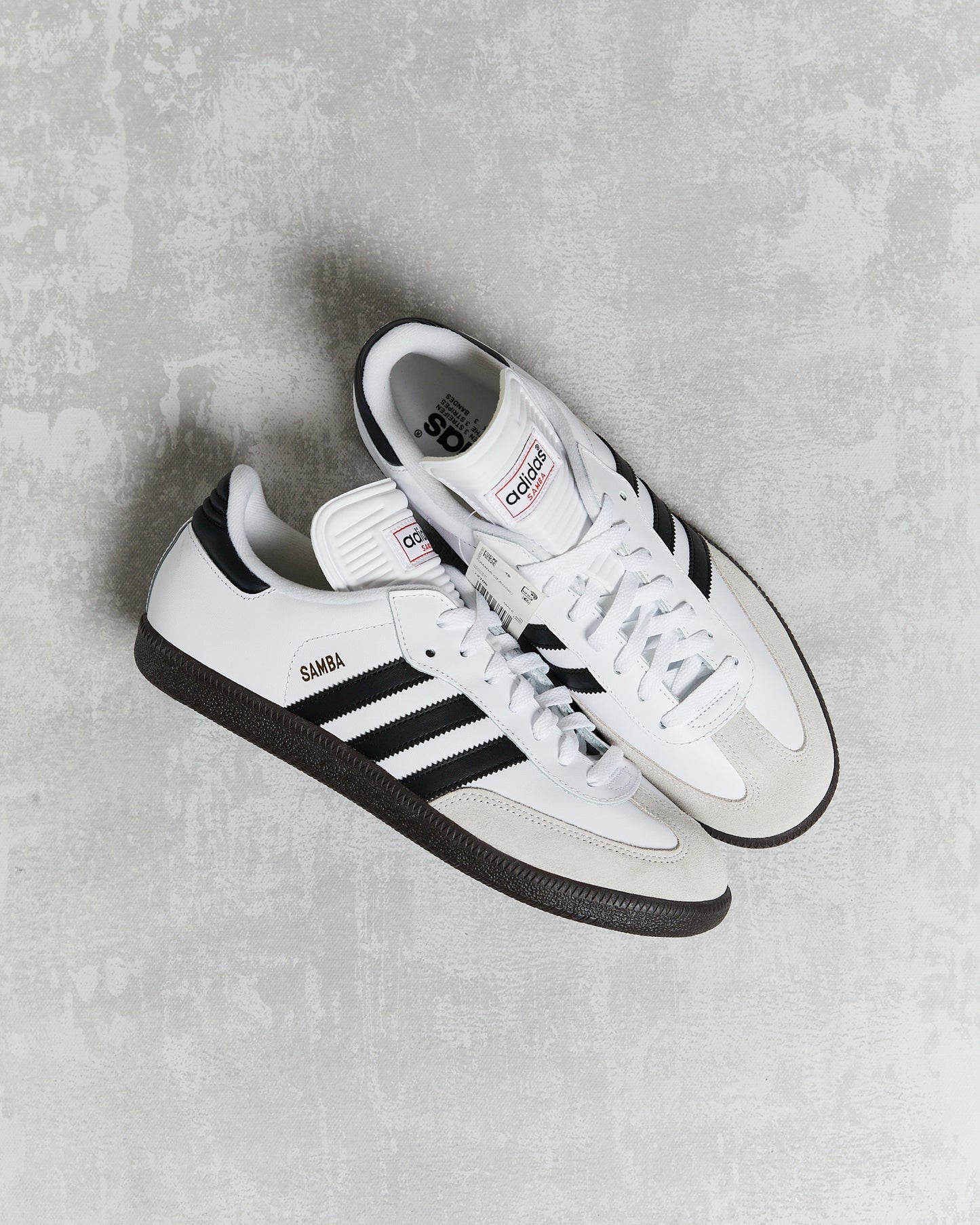 WHITE ADIDAS SAMBA CLASSIC SOCCER SHOE