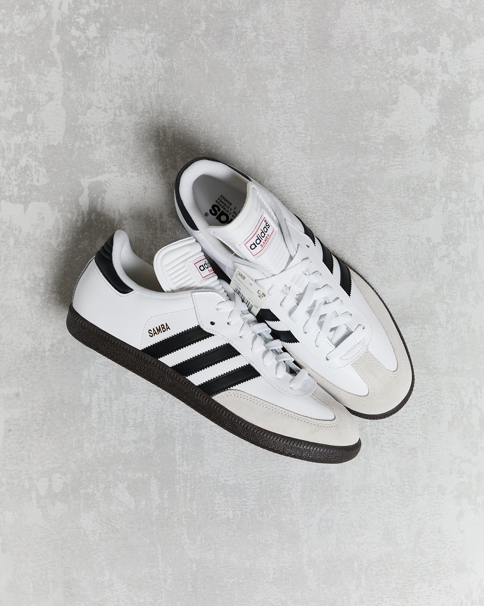 WHITE ADIDAS SAMBA CLASSIC SOCCER SHOE
