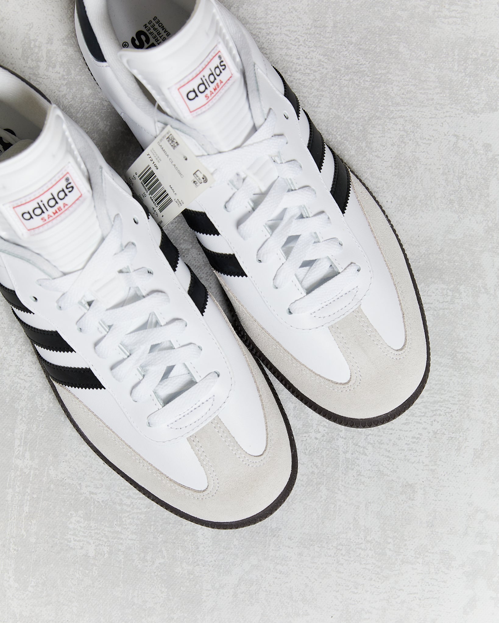 WHITE ADIDAS SAMBA CLASSIC SOCCER SHOE