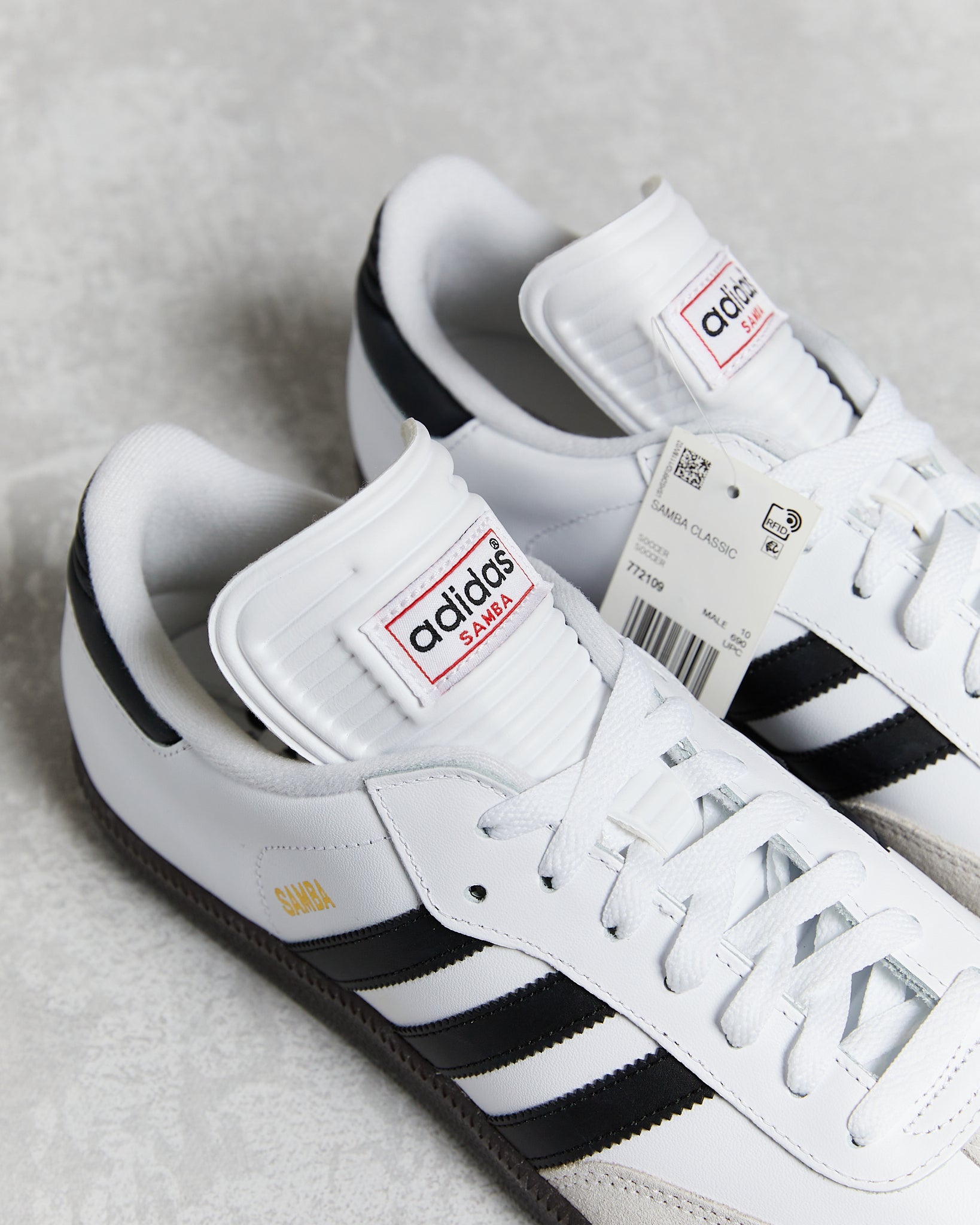 WHITE ADIDAS SAMBA CLASSIC SOCCER SHOE