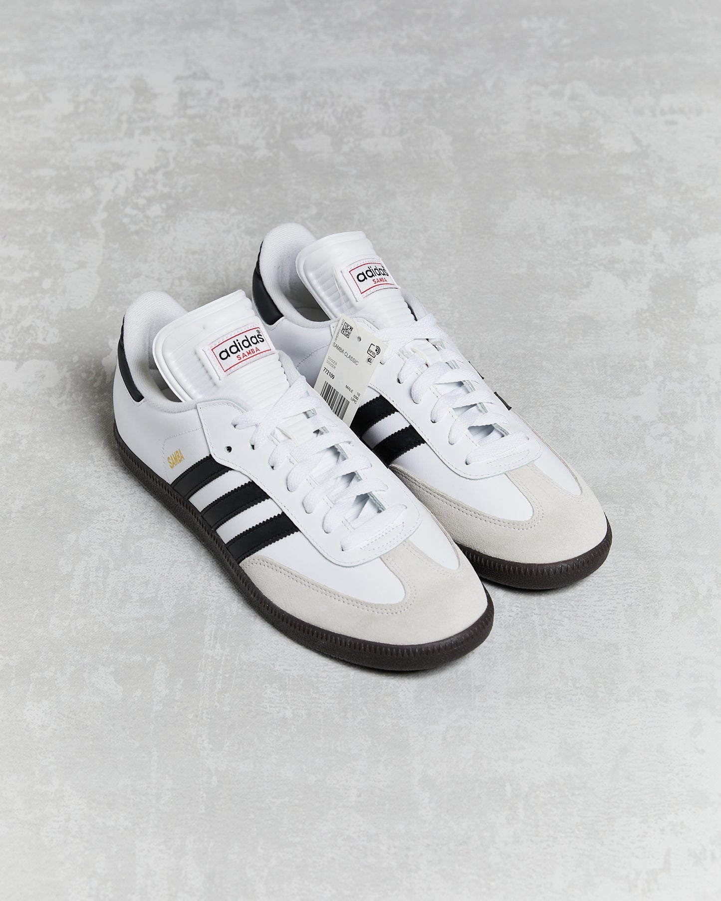 WHITE ADIDAS SAMBA CLASSIC SOCCER SHOE