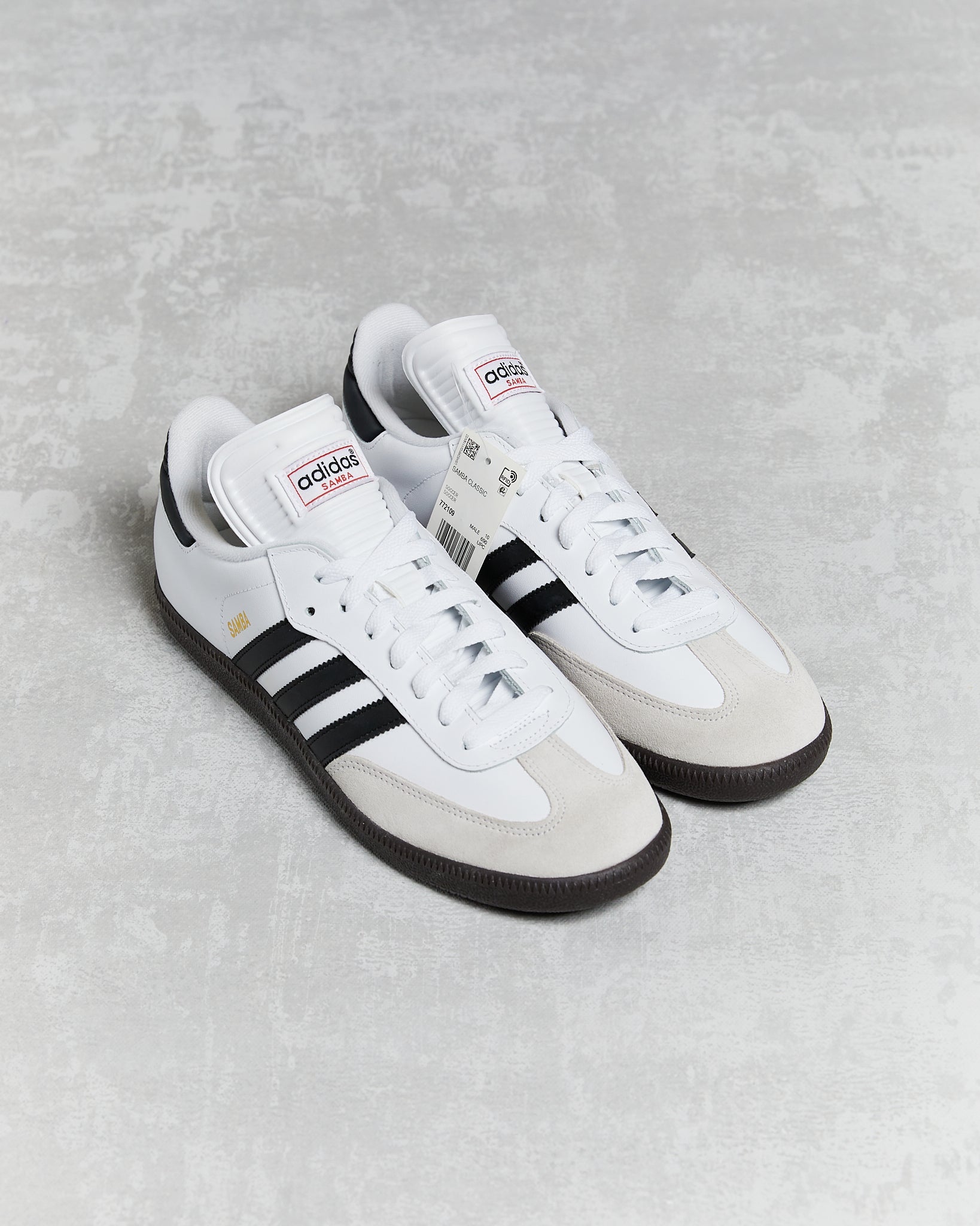 WHITE ADIDAS SAMBA CLASSIC SOCCER SHOE